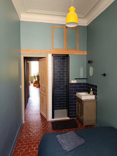 Chambre d'hôte 1 pers - Maison partagée avec terrasse et jardin près de la Friche de la Belle de Mai, Марсель (фото 8)