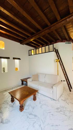 Charming flat, central and close to metro, Милан