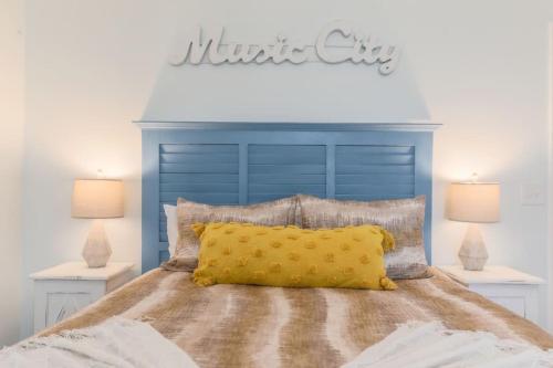 NEW Amazing 4BR Suite* Hot Tub *2 Mi To Music City in Nashville, USA