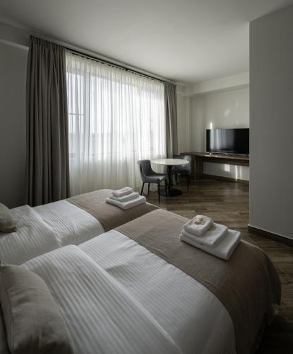 2 twin beds