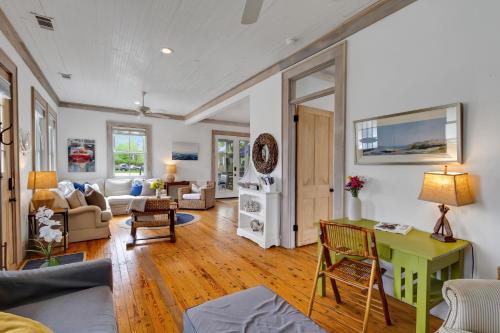 Blue Cottage By the Bay in Bay Saint Louis, USA