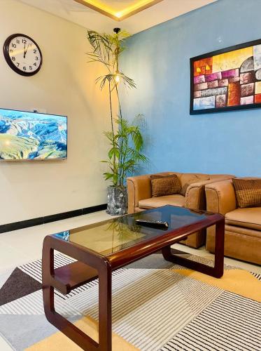 Own It Apartment Brown - image 11