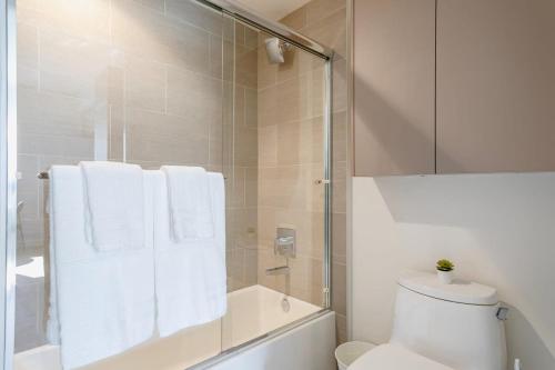 NEW Coliving Suite w Full Bedroom UCLA area in Los Angeles, USA