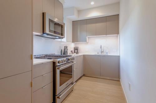 NEW Coliving Suite w Full Bedroom UCLA area in Los Angeles, USA