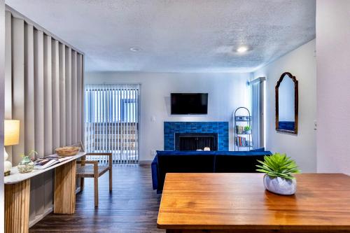 Perfectly Located Stay at Med-Center Pool & Gym in Houston, USA
