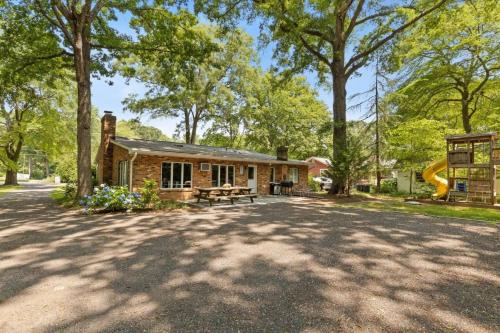 Gourmet Kitchen Family & Pet Friendly Residence! in Edgewater, USA