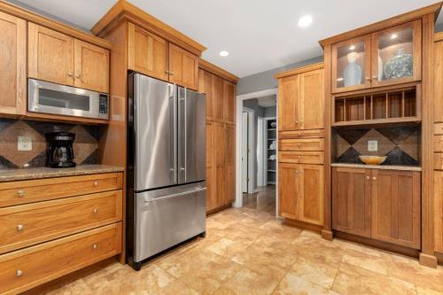 Gourmet Kitchen Family & Pet Friendly Residence!