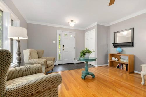 Gourmet Kitchen Family & Pet Friendly Residence! in Edgewater, USA