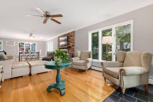 Gourmet Kitchen Family & Pet Friendly Residence! in Edgewater, USA
