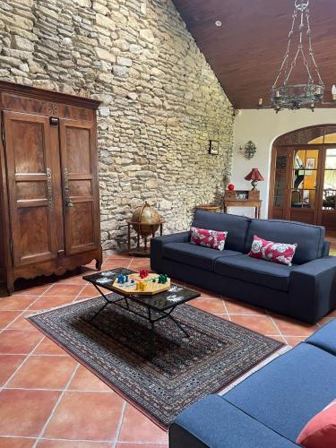 Bar/Lounge, Maison de 1820 dans un écrin de verdure de 2 ha (Maison de 1820 dans un ecrin de verdure de 2 ha) in Entrechaux