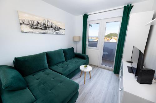 Apartment Kokolo with sea view - image 4