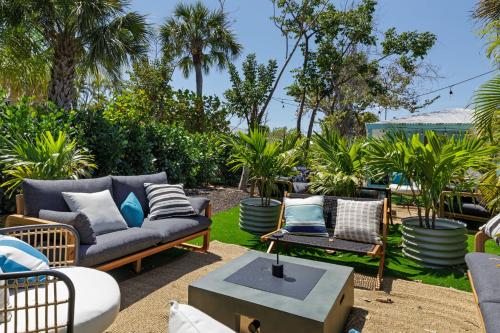 Caloosa Cottage At Palm View Inn Of Sanibel With Bikes - Sanibel, FL