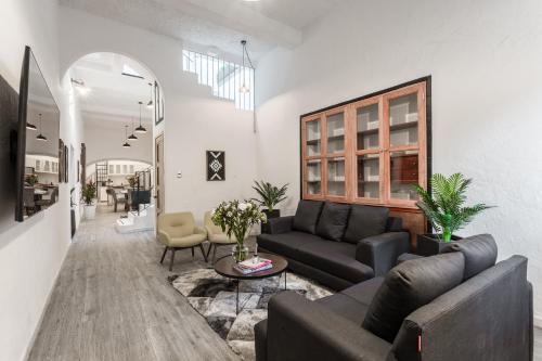 Casa Correo, 3BR Home in the Jardin with Private Rooftop in San Miguel de Allende, Mexico