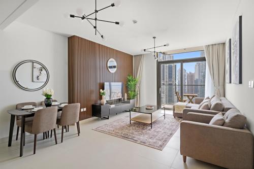 Luxurious 2 BR in Downtown Dubai - image 12