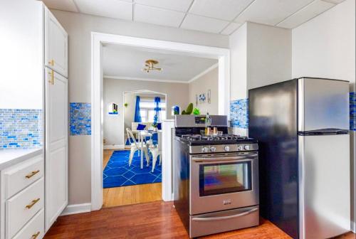 The Sapphire Haven - Your Old Brooklyn Oasis Awaits Families, Couples, Business Travelers Near Downtown With Parking, 300 MB WiFi & Self Check-In, Cleveland (photo 9)