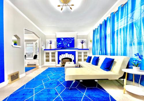 The Sapphire Haven - Your Old Brooklyn Oasis Awaits Families, Couples, Business Travelers Near Downtown With Parking, 300 MB WiFi & Self Check-In, Cleveland (photo 2)