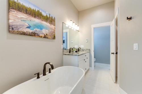 12 Mi to Grand Targhee Resort Modern Driggs Home 12 Mi to Grand Targhee Resort Modern Driggs Home