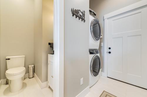 12 Mi to Grand Targhee Resort Modern Driggs Home 12 Mi to Grand Targhee Resort Modern Driggs Home