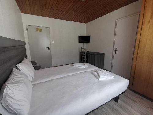 2 bedrooms, 3 beds