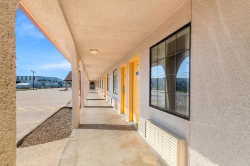 Americas Best Value Inn Bonham - image 12