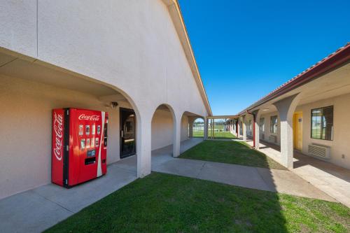 Americas Best Value Inn Bonham - main image
