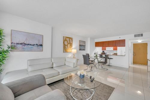 Luxury 1 Bedroom Apartment • Brickell • Unique Views in Miami, USA