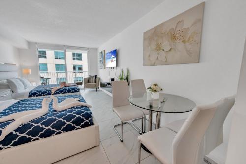 Beautiful High Floor Studio * Brickell * Ocean view in Miami, USA