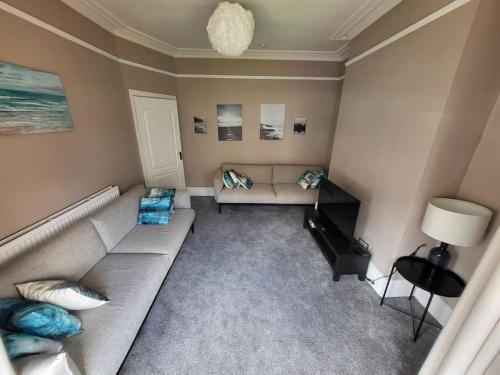 4 Bedroom house, 8 min to city!, Manchester