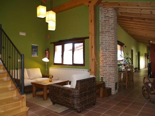 Koplietošanas atpūtas telpa ar TV, Hotel Rural Piedra Abierta in San Cebrián de Mudá