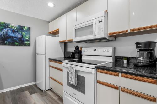 KING BED Well-Located Cozy Townhouse Retreat in Gulfport, USA