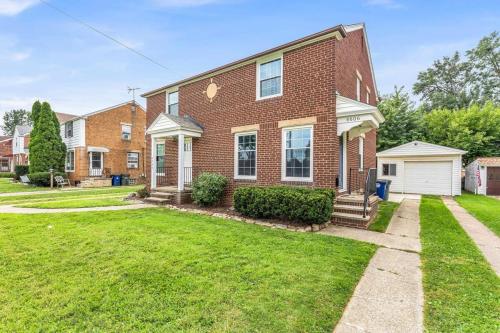 Renovated Brooklyn Townhome 9 Miles from Downtown in Brooklyn, USA