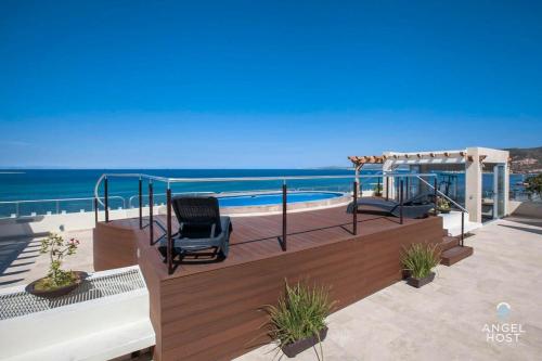 Oceanview Balcony RoofPool Steps to Malecón in La Paz, Mexico