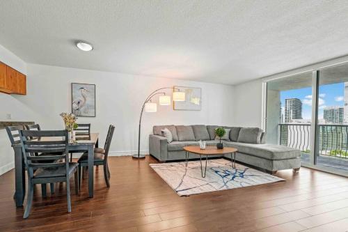 Comfy 28th floor • Brickell • Ocean & City Views in Miami, USA