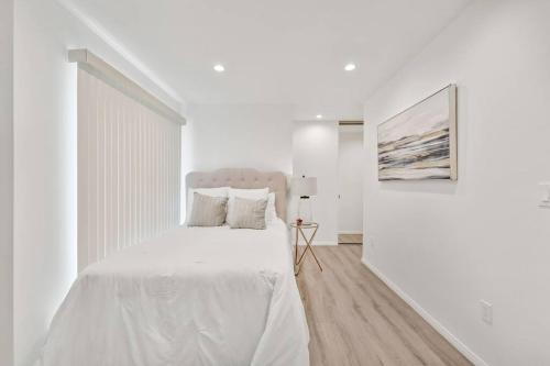 Modern 1-Bedroom Home in a Prime LA Location in Los Angeles, USA