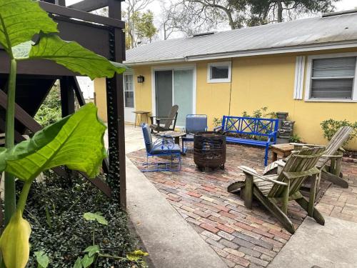 Kid and Pet friendly Downtown Home Walk Everywhere