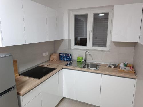 Three-Bedroom Apartment with Terrace and Sea View image 8