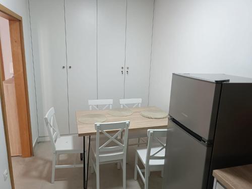 Three-Bedroom Apartment with Terrace and Sea View image 7