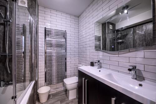 Bay View Holiday Apartments - image 12