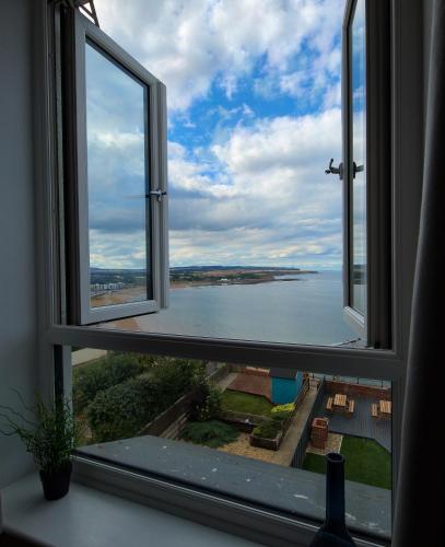 Bay View Holiday Apartments - main image