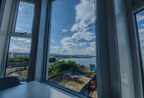 Bay View Holiday Apartments - image 4