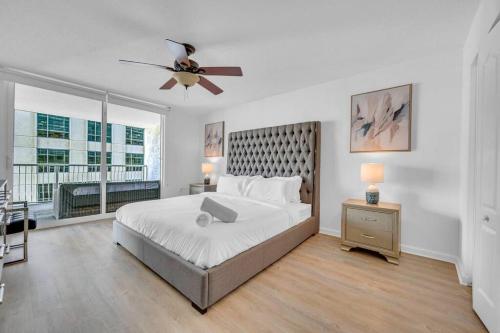Stunning 1 BDR 1 BTH • Brickell • Bay & City Views in Miami, USA