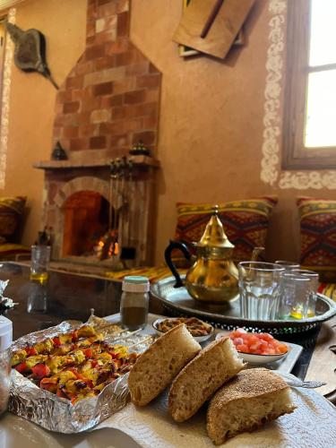 ห้องครัว, Villa Mouloud, Authentic Amazigh Family Villa, Fireplace & Garden in เคนิฟรา