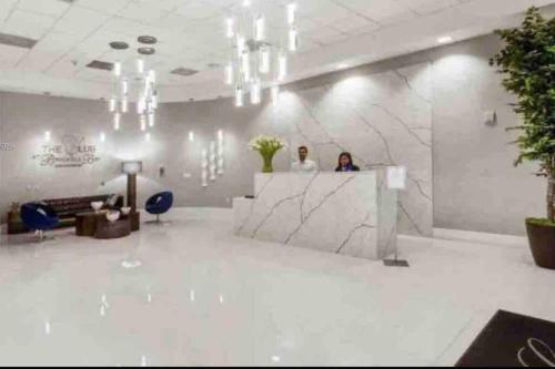 Exquisite 1 Bed • 33 Floor •Brickell • Ocean Views in Miami, USA