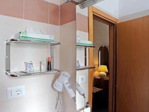 Tuscia Hotel - image 10