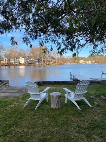 Lake Attitash Waterfront w/ private dock - Apartment - Amesbury