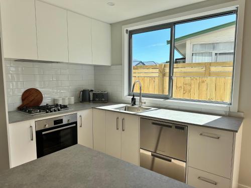 Stylish 3-bed Taradale Townhouse