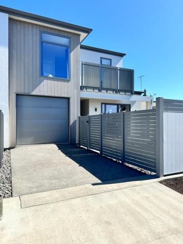 Stylish 3-bed Taradale Townhouse