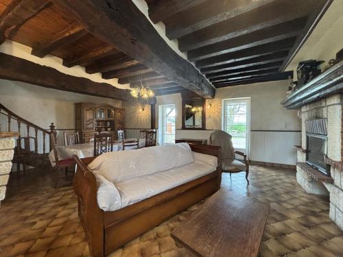 Gîte Saint-Pourçain-sur-Sioule, 5 pièces, 9 personnes - FR-1-489-60