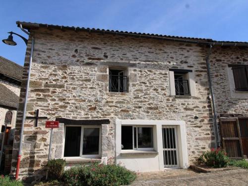 Gîte Leynhac, 4 pièces, 5 personnes - FR-1-742-532 - Location saisonnière - Leynhac