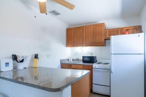 Charming 2 bed 1 bath Gem 10 min to Beach! in Fort Lauderdale, USA